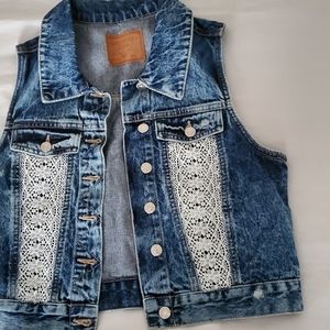 Jean vest size Large
